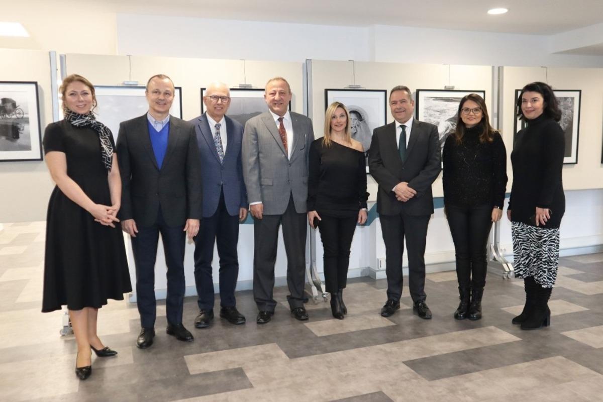 &lsquo;25 fotoğrafta Kolombiya&rsquo; sergisi İzmir Ekonomi&rsquo;de