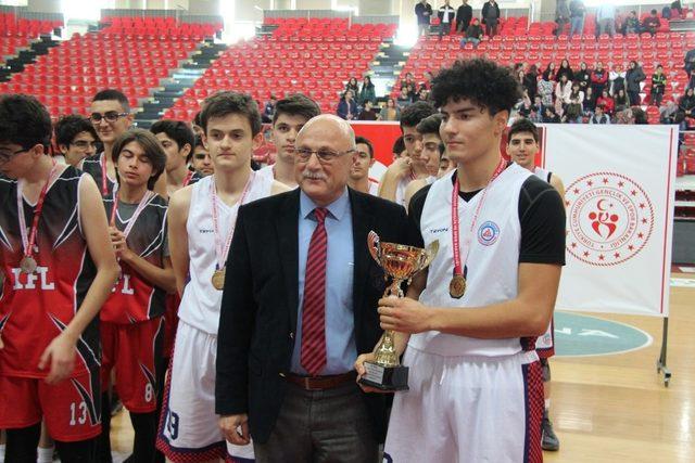 Okullar arası  Genç (A) Erkekler Basketbol İl Birinciliği sona erdi