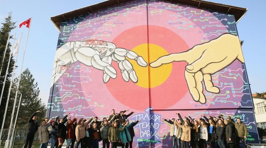 Teknopark’ın duvarları modern sanatla süslendi