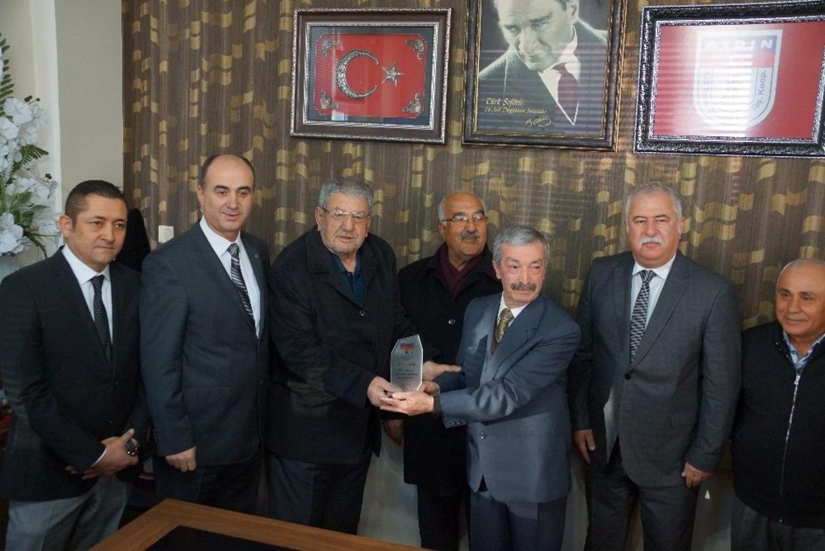 50 yıldır direksiyon sallayan Ali Ateş, ayın şof&ouml;r&uuml; se&ccedil;ildi