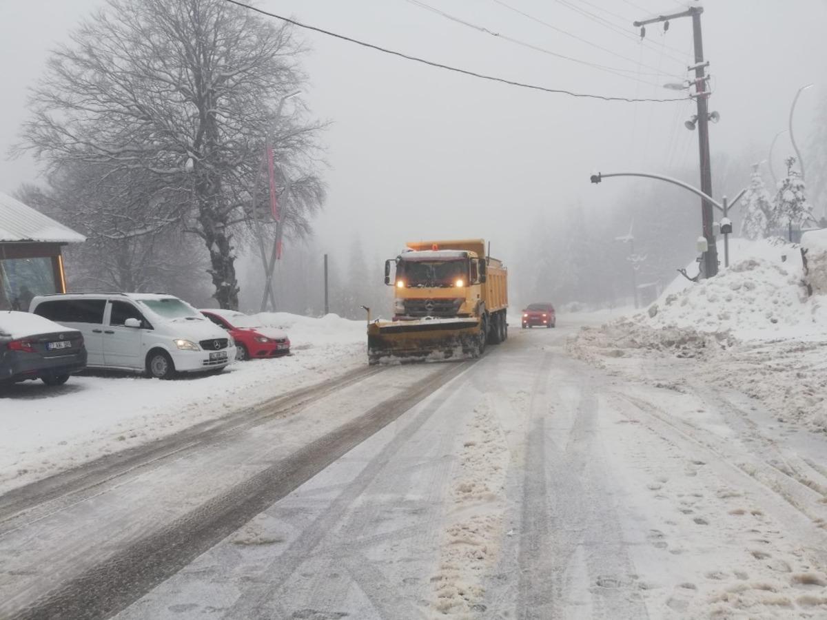 Kocaeli&rsquo;de kar timleri &ccedil;alışmalarını aralıksız s&uuml;rd&uuml;r&uuml;yor