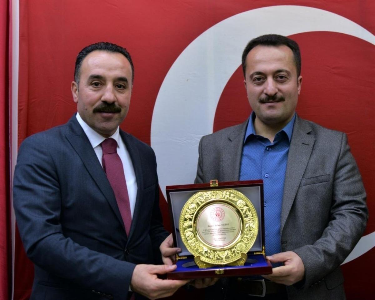 Gen&ccedil;lik ve Spor İl M&uuml;d&uuml;r&uuml; Yıldız&rsquo;a veda yemeği