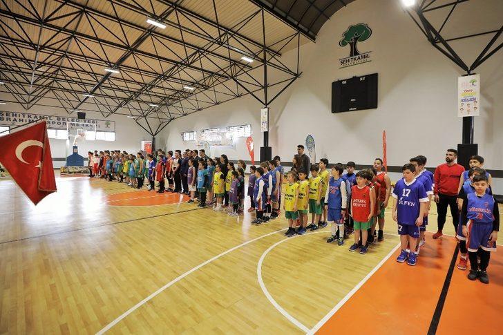 Yıldız basketbolcular Şehit Kamil’i andı G3