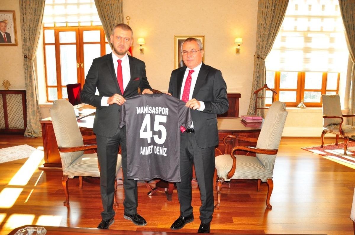 Vali Deniz&rsquo;e Manisaspor forması