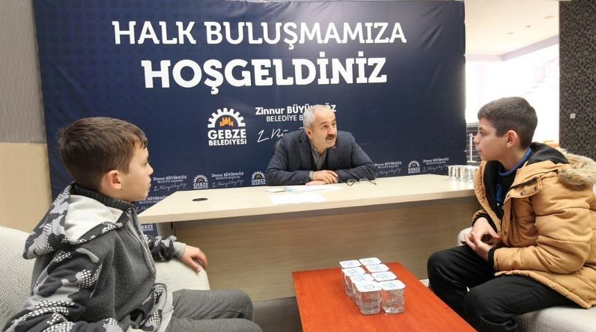 Başkan Halk G&uuml;n&uuml;nde gen&ccedil; konuklarını ağırladı