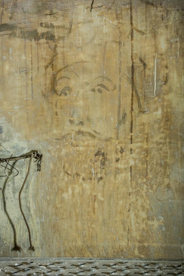 Dolmabahçe Sarayı'ndaki restorasyonda yüz yıllık gazete kupürleri bulundu! G2