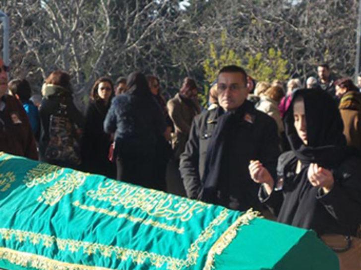 Özgü Namal'ın acı günü G3