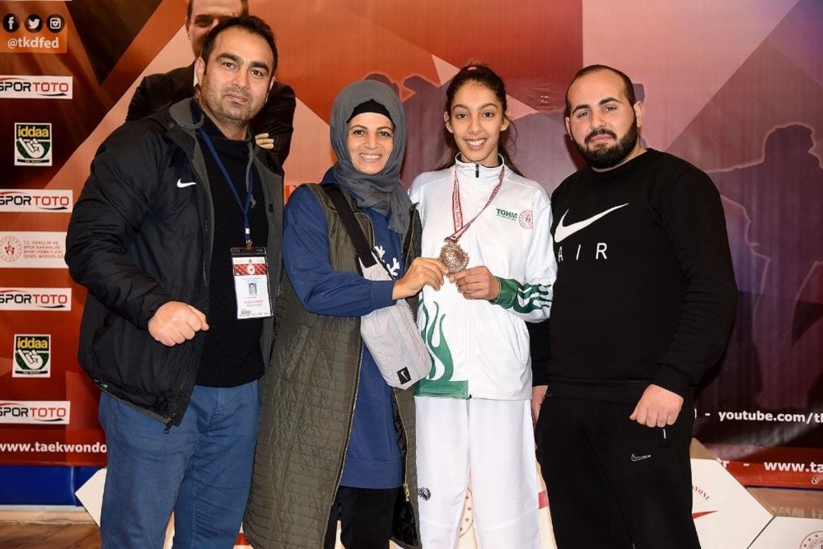 TOHM Sporcusu Nazlıcan Tekel, T&uuml;rkiye &uuml;&ccedil;&uuml;nc&uuml;s&uuml; oldu