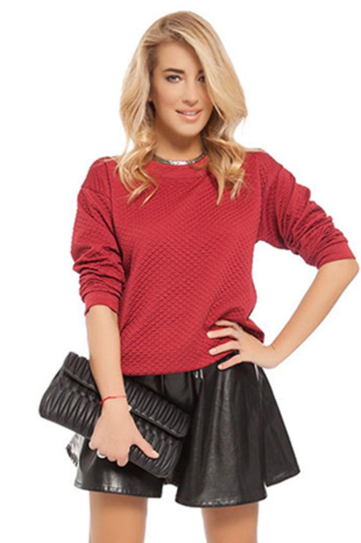 Burcu Esmersoy otomobilde soyundu G1