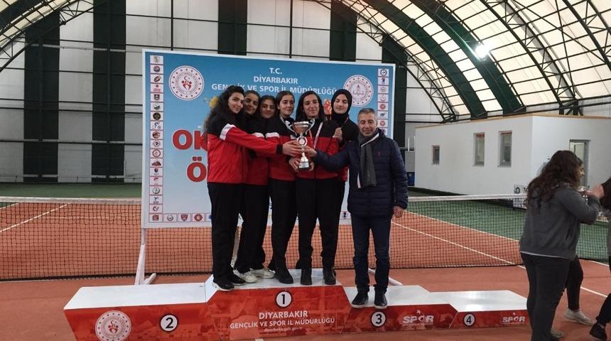 Şampiyonluk Muazzez S&uuml;mer&rsquo;in