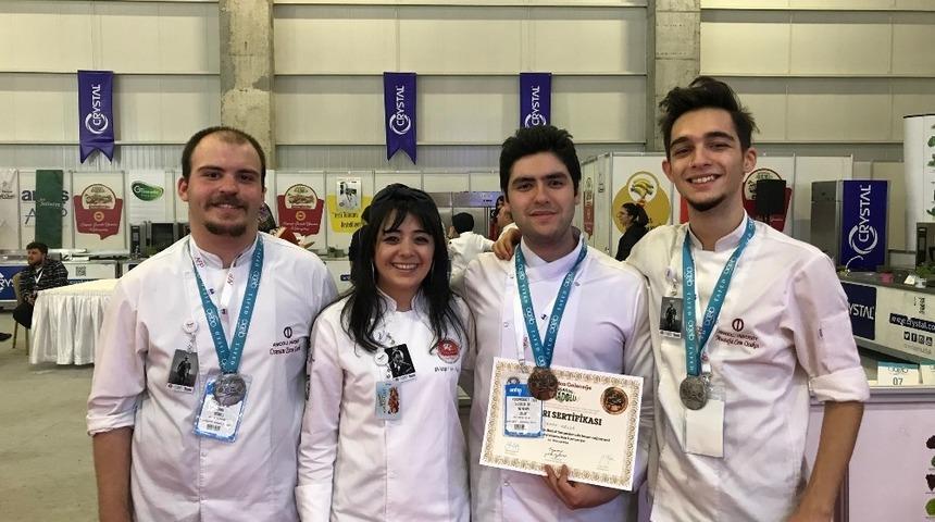 Anadolu Üniversitesi “Gelenekten Geleceğe” yarışmasından 6 madalya ile döndü