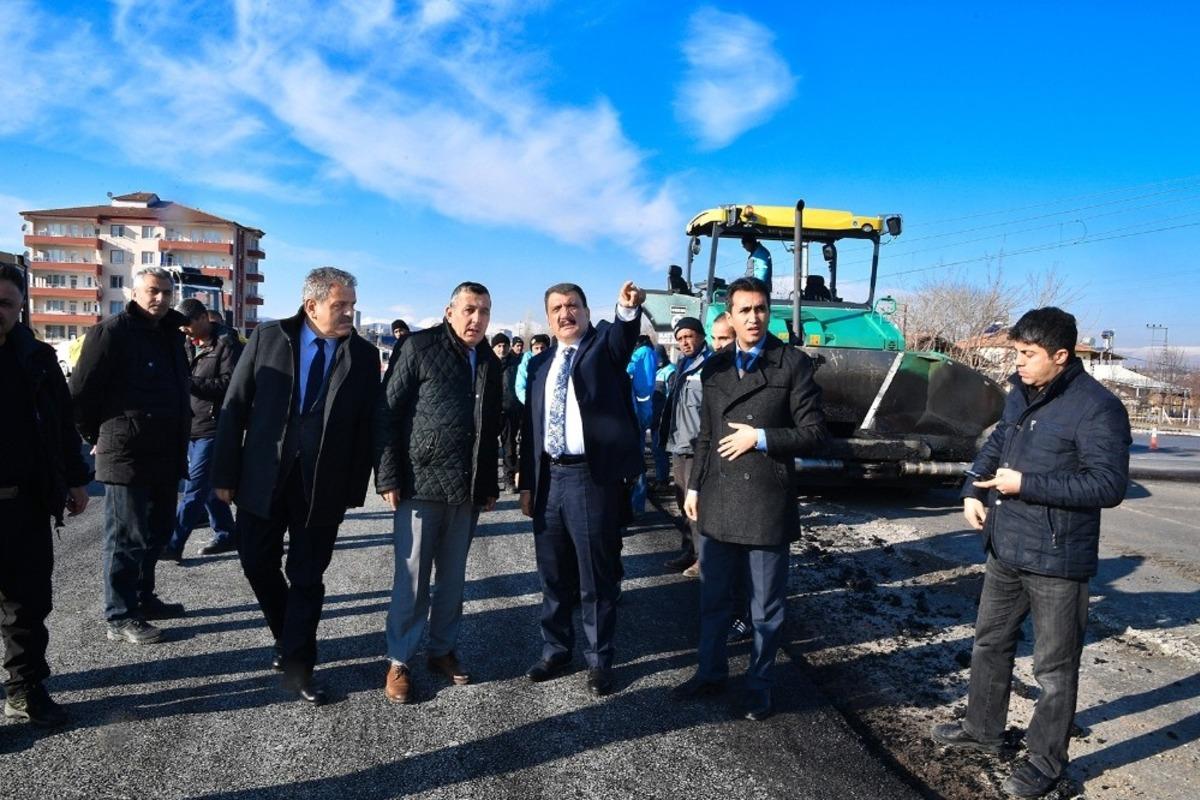 Sivas bağlantı yolunun 2 bu&ccedil;uk kilometrelik b&ouml;l&uuml;m&uuml; tamamlandı