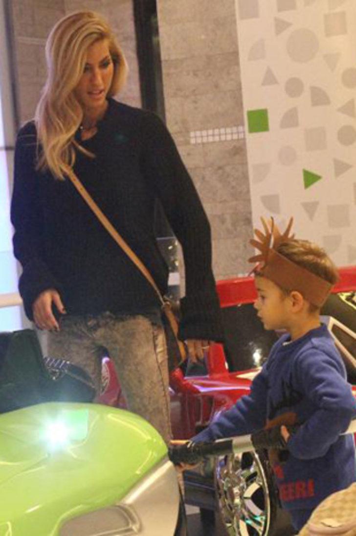 Çağla Şıkel'den mutlu aile tablosu G2