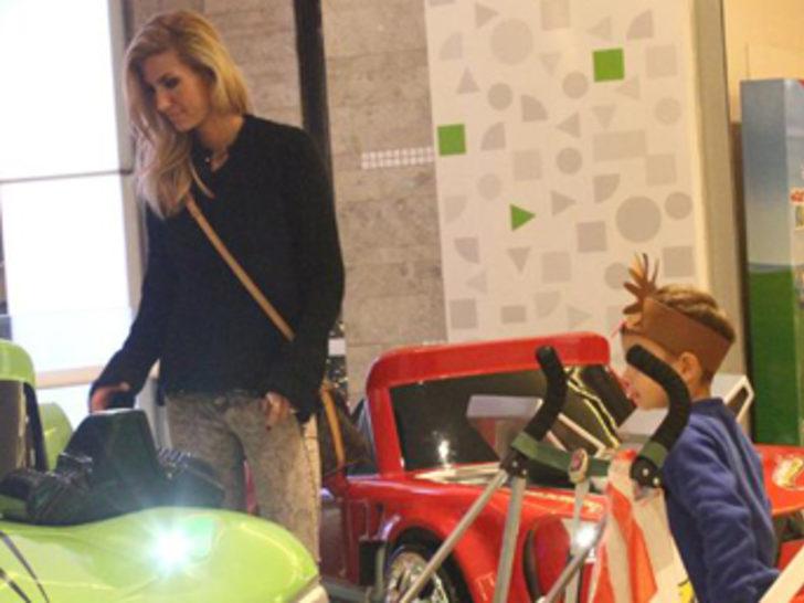 Çağla Şıkel'den mutlu aile tablosu G3