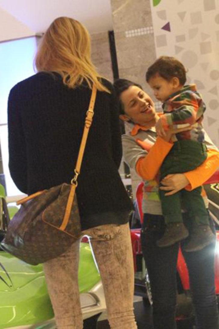 Çağla Şıkel'den mutlu aile tablosu G5