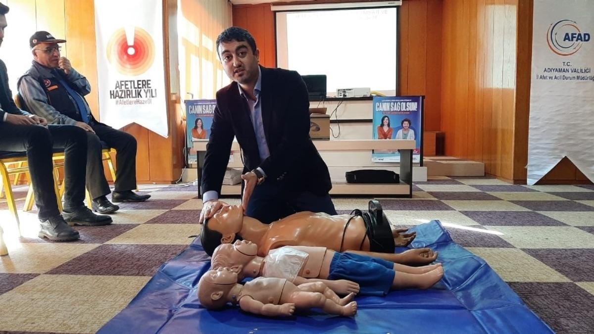 Gazeteciler ve din g&ouml;revlilerine ilk yardım eğitimi