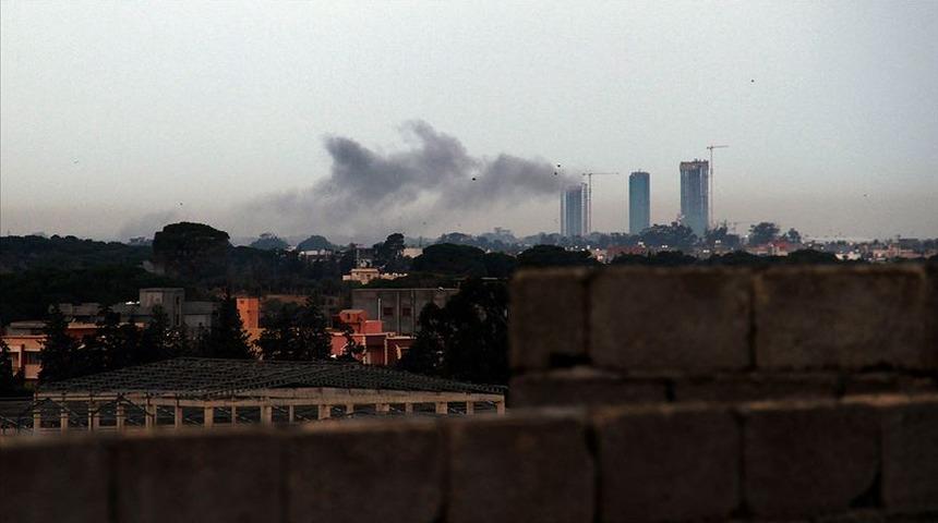Son dakika! Hafter güçleri Trablus Havalimanı'nı vurdu!