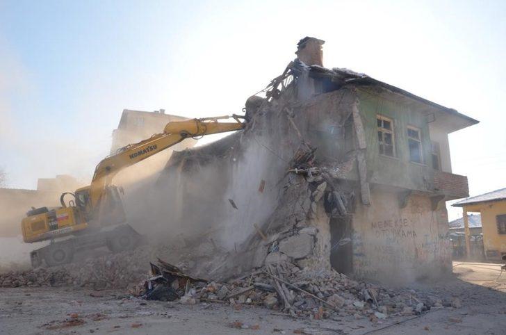 Ereğli Belediyesi metruk bina bırakmıyor G2