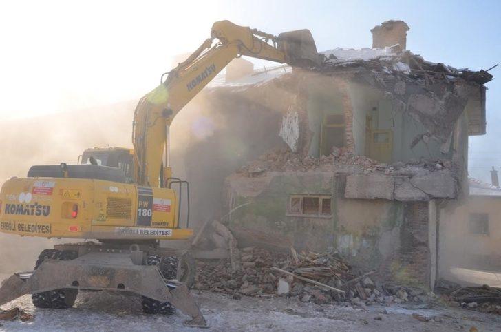 Ereğli Belediyesi metruk bina bırakmıyor G4