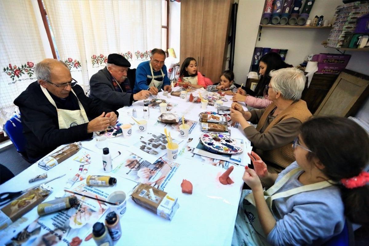 100 Yaş Evi&rsquo;nde nesiller buluşması