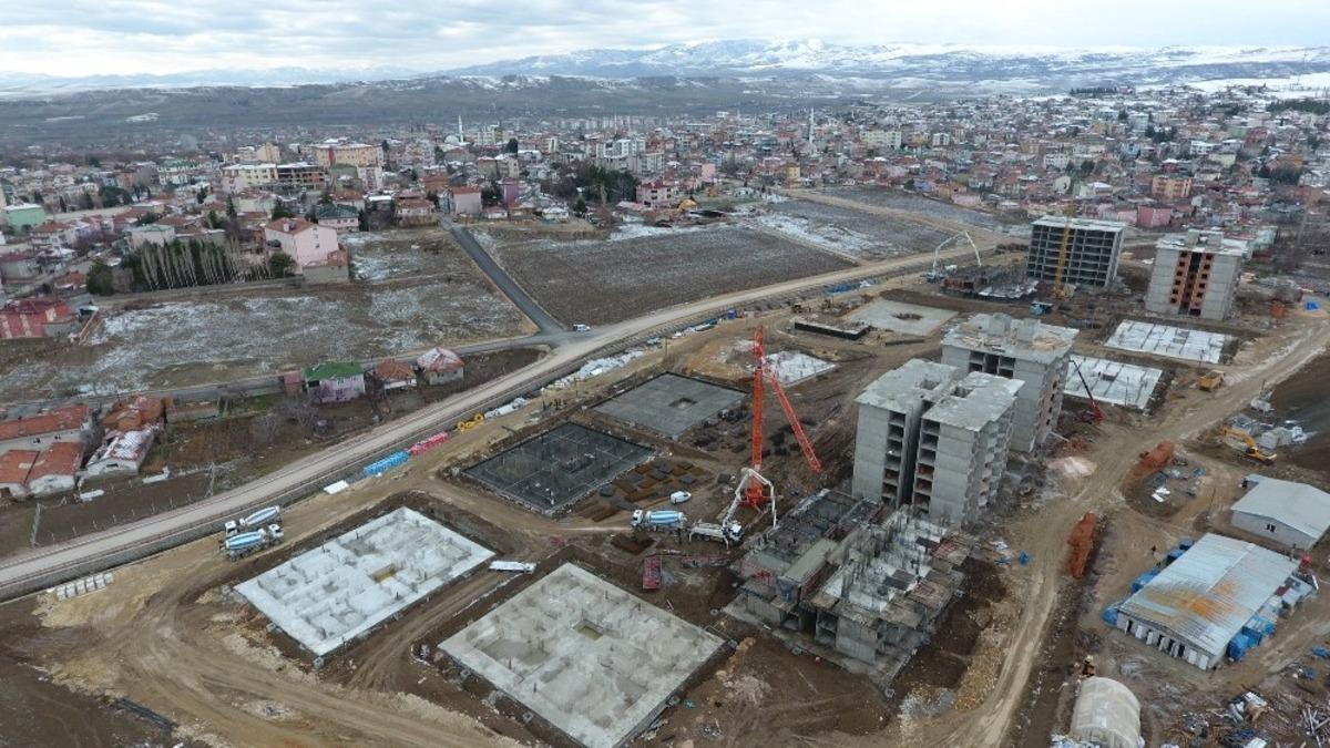 Başkan &Uuml;&ccedil;ok&rsquo;tan 4. Etap TOKİ inşaatında inceleme
