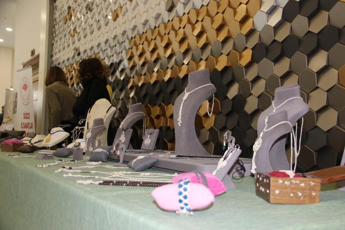 Denetimli h&uuml;k&uuml;ml&uuml;lerin yaptığı eserler, g&ouml;r&uuml;c&uuml;ye &ccedil;ıktı