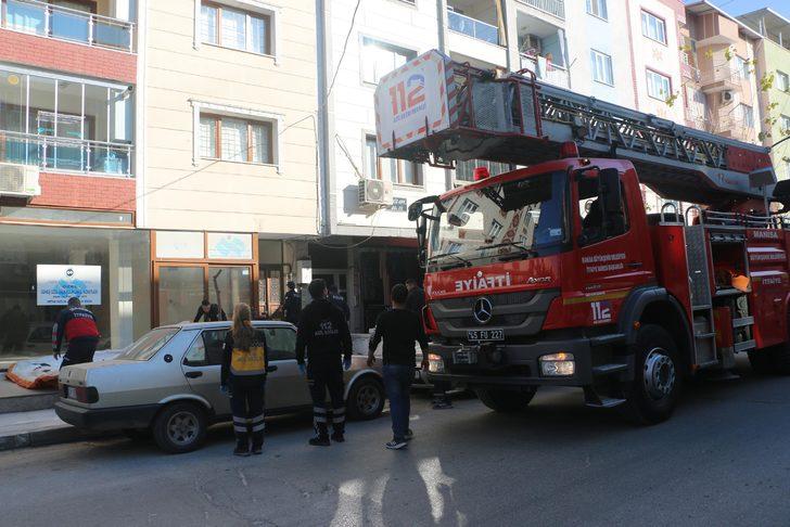 Manisa'da ailesiyle tartışan şahıs soluğu apartmanın çatısında aldı G3