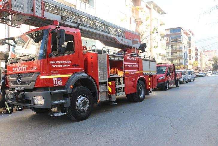 Manisa'da ailesiyle tartışan şahıs soluğu apartmanın çatısında aldı G4