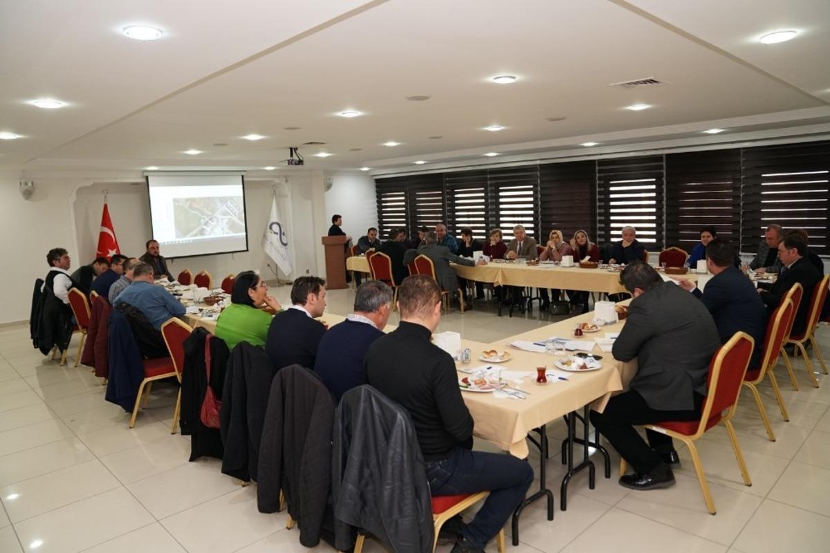 &Ccedil;orlu Belediye Başkanı Sarıkurt: &ldquo;Kentimizin sorunlarına muhtarlarımızla &ccedil;&ouml;z&uuml;m &uuml;retiyoruz&rdquo;
