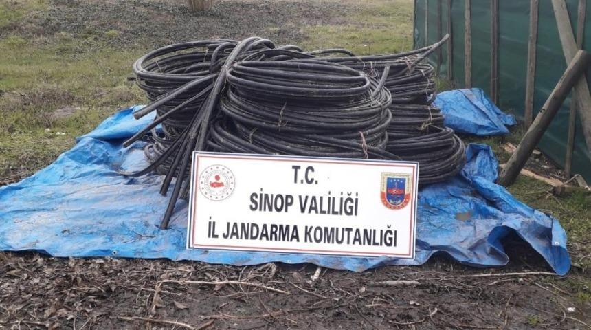 Sinop’ta 200 bin liralık enerji nakil kablosu çalan zanlılara suçüstü
