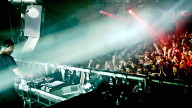 House müziğin efsane ismi Sasha İndigo'da