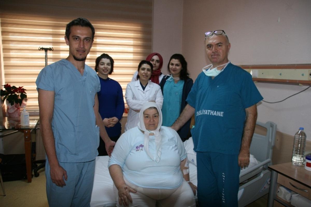 Hi&ccedil;bir hastane kabul etmiyordu! Samsun'da 156 kiloluk kadına hayati m&uuml;dahale