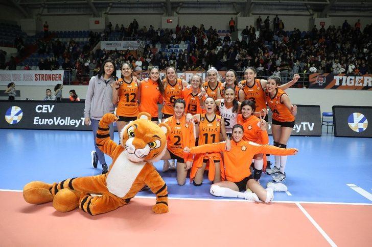 2020 CEV Şampiyonlar Ligi: Eczacıbaşı VitrA: 3 - LP Salo: 0 G1