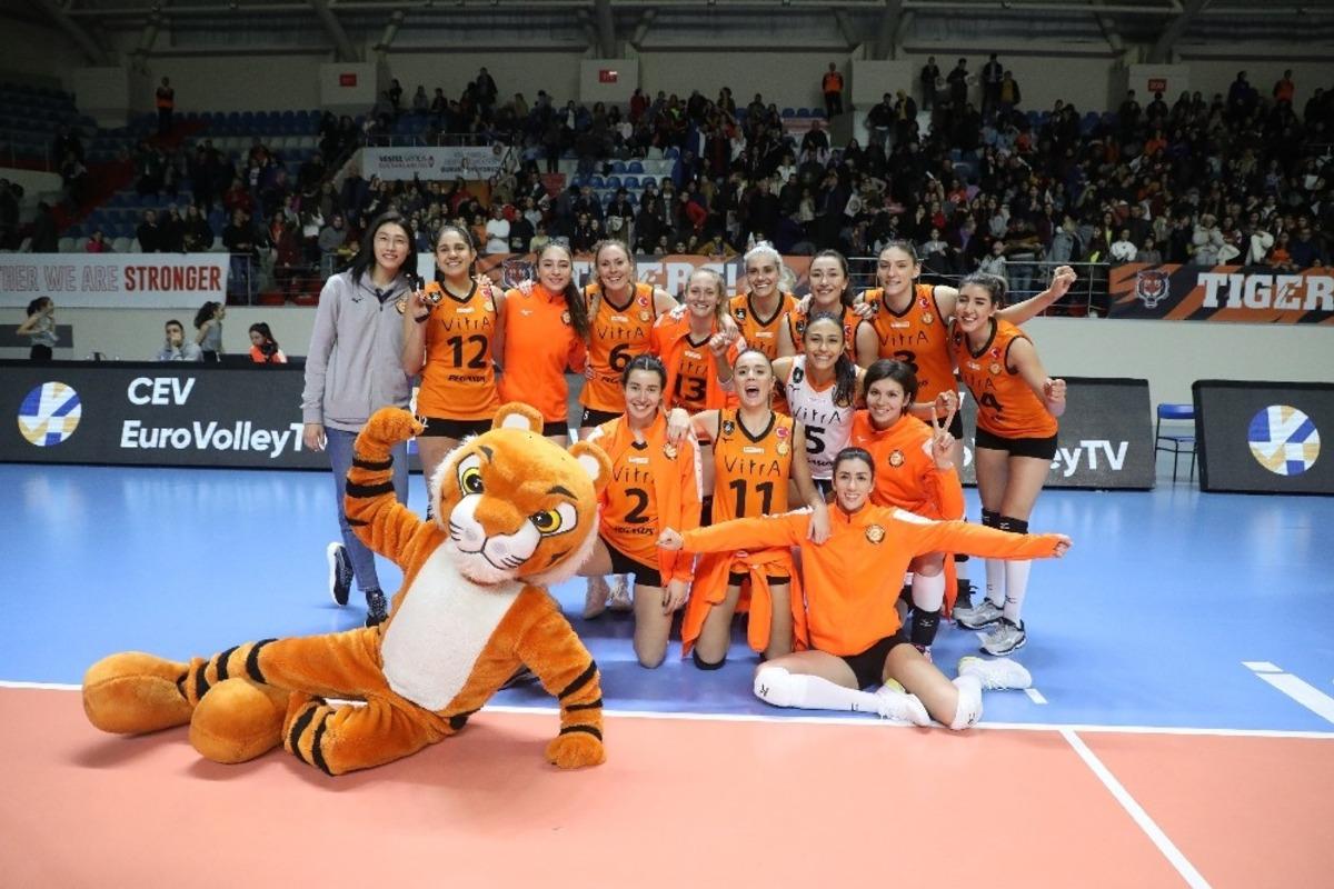 2020 CEV Şampiyonlar Ligi: Eczacıbaşı VitrA: 3 - LP Salo: 0