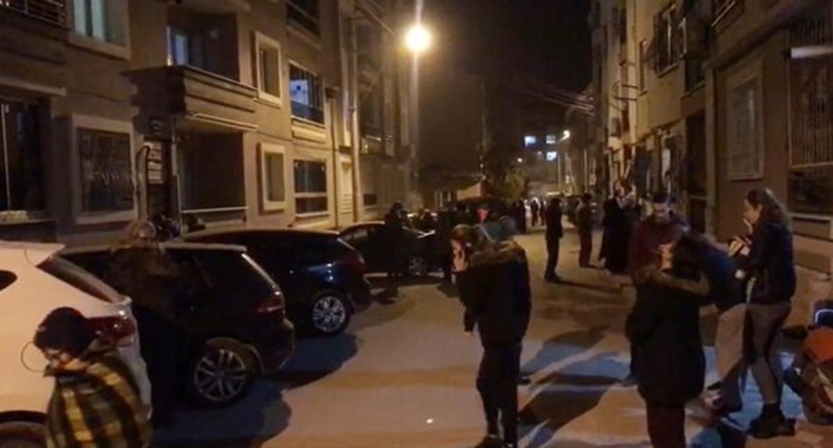 Son dakika: Manisa'da 5,4 b&uuml;y&uuml;kl&uuml;ğ&uuml;nde deprem! İstanbul, İzmir ve Bursa'dan hissedildi (AFAD-Kandilli Rasathanesi Son Depremler)