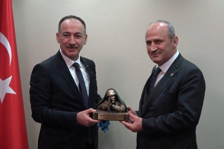 Ulaştırma ve Altyapı Bakanı Turhan’dan Kırıkkalelilere hızlı tren müjdesi G2