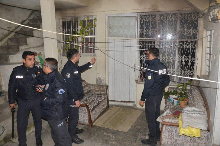 Evini yakıp kapıyı üzerine kilitledi G1