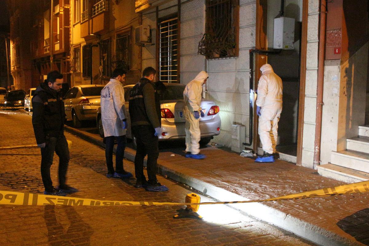 Beyoğlu'nda panik anları! İki EYP patladı