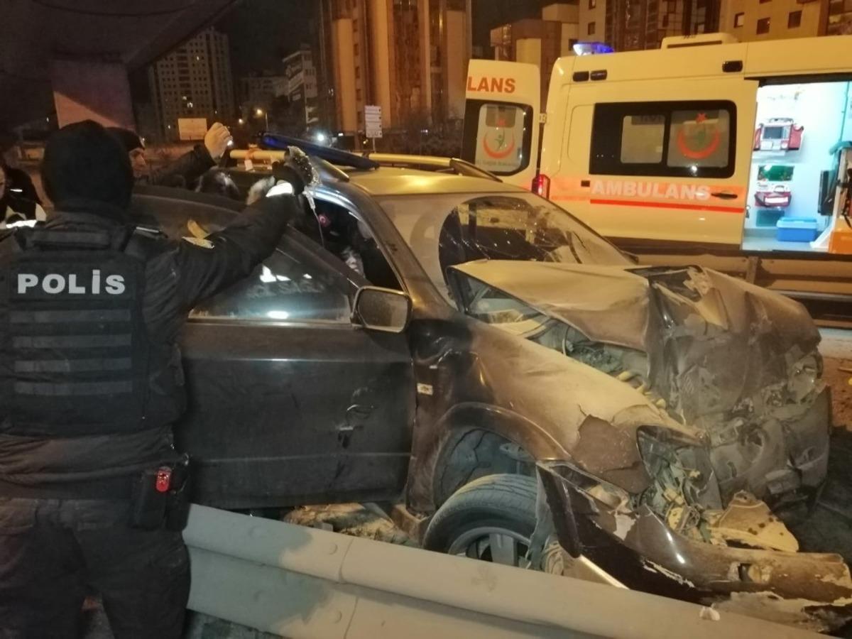 Ehliyetsiz &ccedil;ocuk s&uuml;r&uuml;c&uuml; kaza yaptı, bacağı koptu