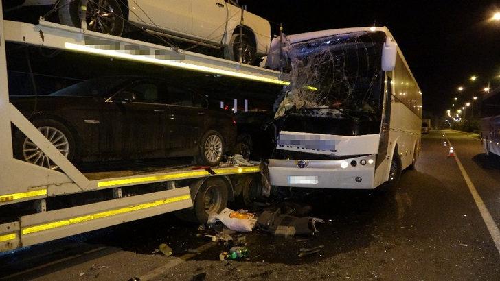 Uşak’ta yolcu otobüsü kaza yaptı: 3’ü ağır 13 yaralı G3