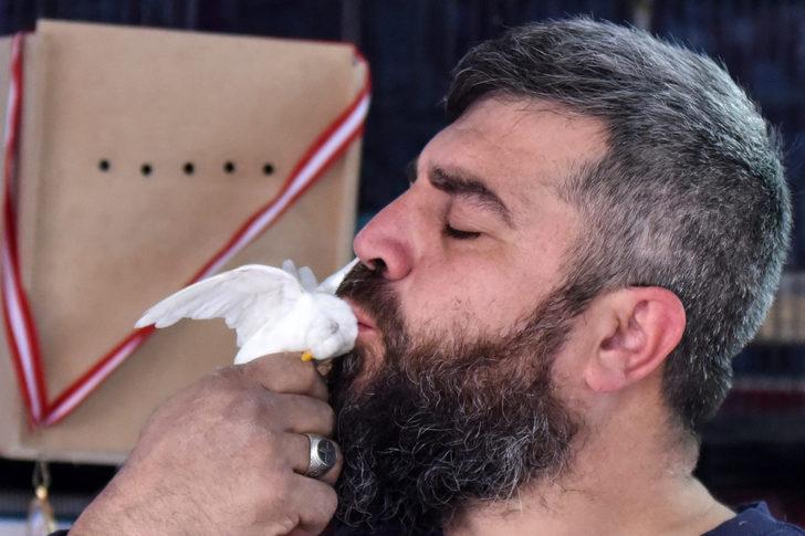 200 muhabbet kuşuyla aynı evde yaşıyor G3