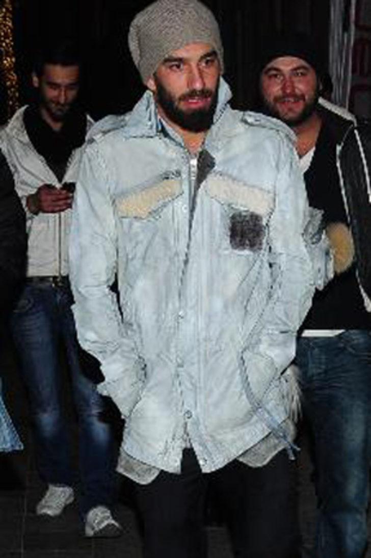 Arda Turan, Sinem Kobal'ı çabuk unuttu G1