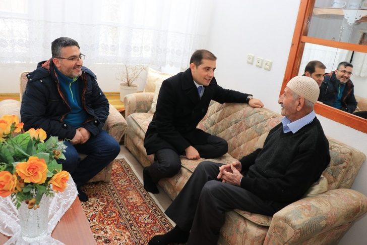 Kaymakam Erat’tan ‘Yaşayan İnsan Hazinesi’ Kalender’e ziyaret G1