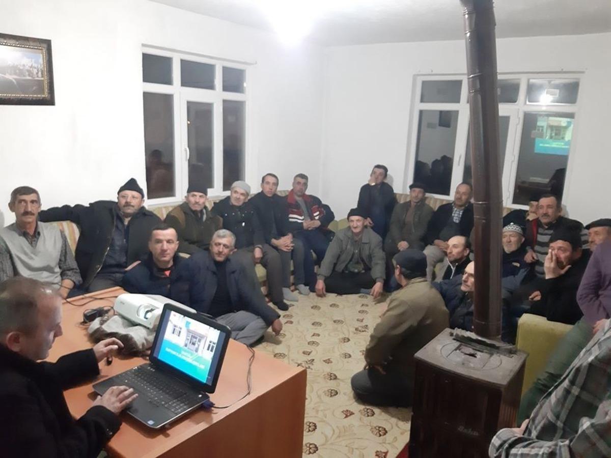 Aslanapa&rsquo;da &rsquo;&rsquo;Korunga bitkisi&rsquo;&rsquo; &ccedil;ift&ccedil;ilere anlatılıyor