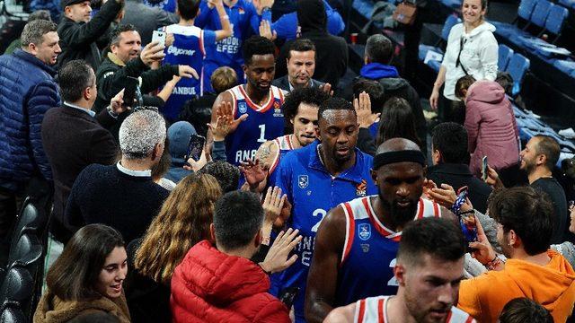 Lider Anadolu Efes, zorlu Real Madrid deplasmanında