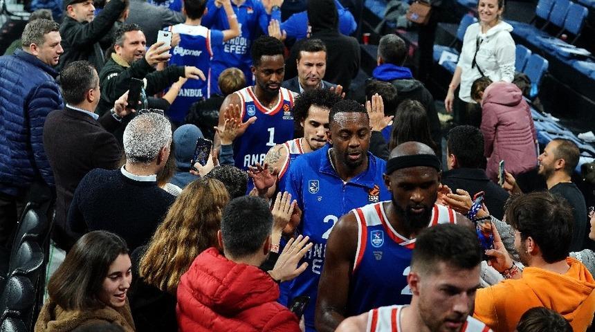 Lider Anadolu Efes, zorlu Real Madrid deplasmanında