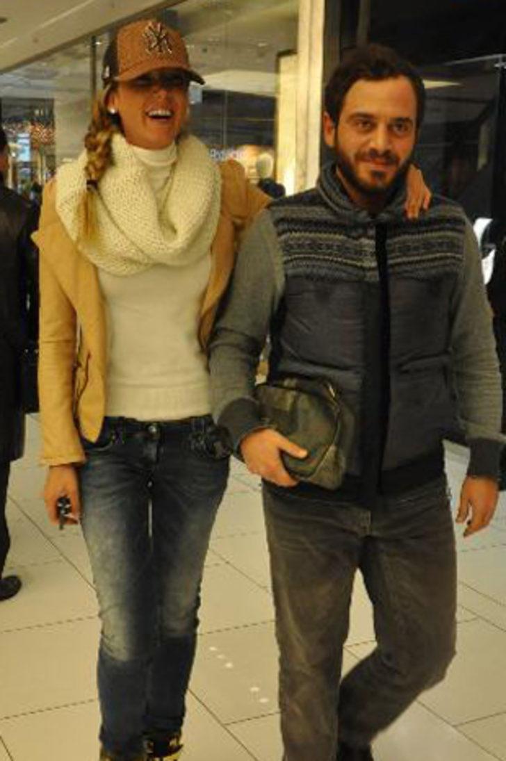 Petek Dinçöz'den sevgiliyle kanka pozu G1