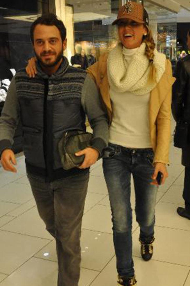 Petek Dinçöz'den sevgiliyle kanka pozu G4