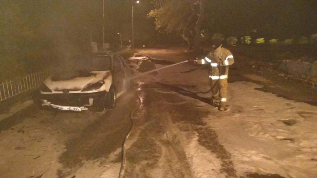 Erdek&rsquo;te ara&ccedil; yangını korkuttu