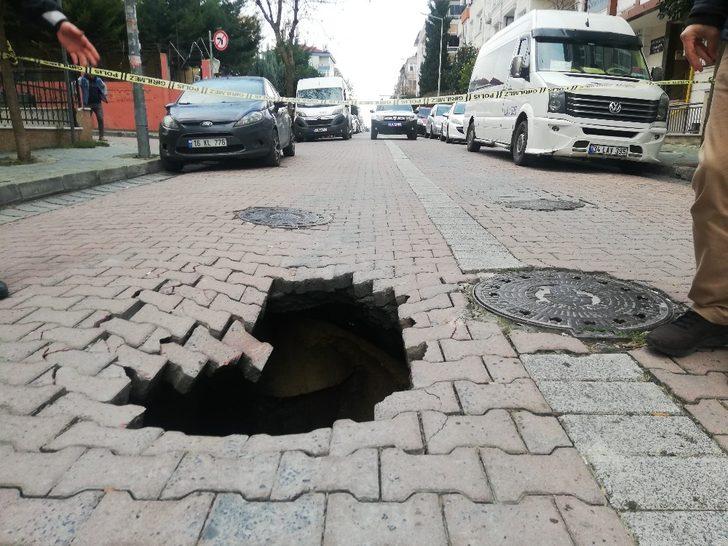 Avcılar’da yol çöktü! G2